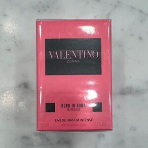 Valentino Donna Born in Roma Intense